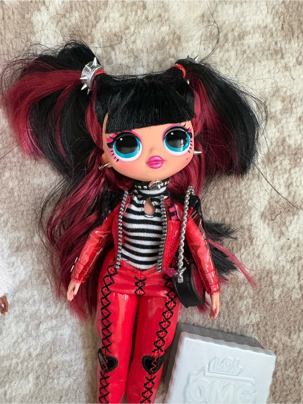 LOL Surprise OMG Spicy Babe Punk Rock Doll - Black & Red Hair Outfit